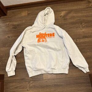Hooters sweatshirt